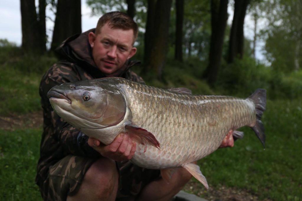 BILLY'S LAKE FISH HUNGRY AS MATT RUNS OUT OF BAIT - DNA Baits DNA