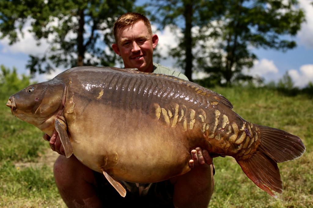 BILLY'S LAKE FISH HUNGRY AS MATT RUNS OUT OF BAIT - DNA Baits DNA